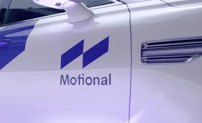 logo on car