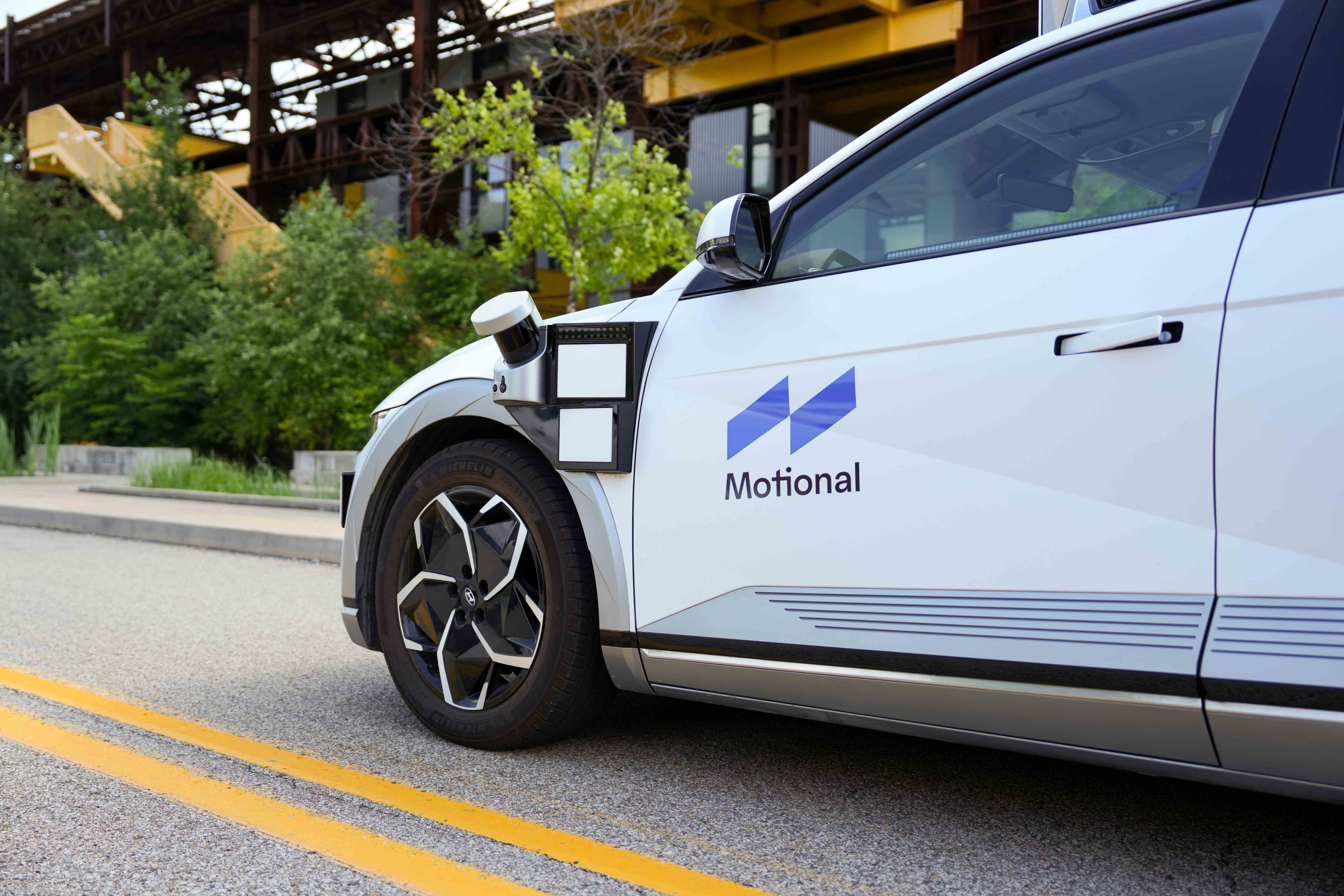 Motional's IONIQ 5 robotaxi in Pittsburgh 